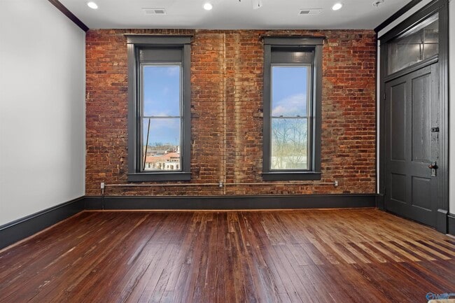Photo - 719 Bank St NW Unit 2