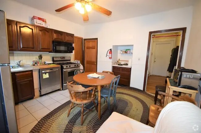 Building Photo - 6 Sewall St Unit 2 Rental