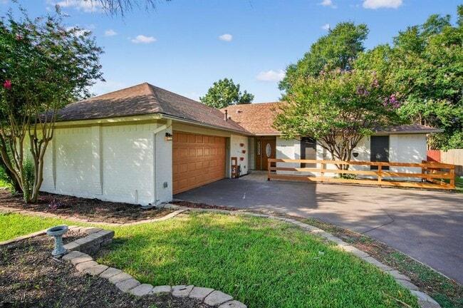 Building Photo - 505 Oak Ridge Dr Rental