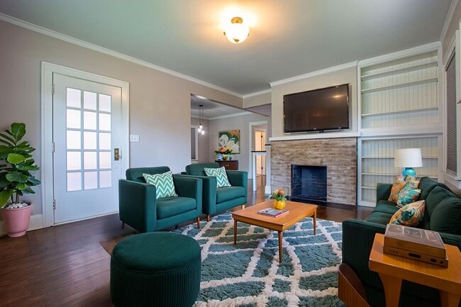 Building Photo - Adorable Brick 4 Bedroom Ranch with Finish... Rental