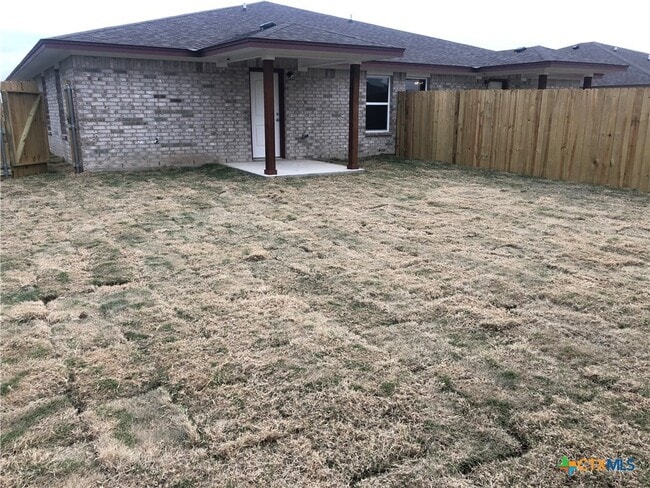 1818 Castroville Trl