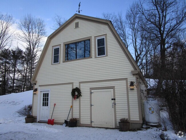 Building Photo - 23 Old School Rd Rental