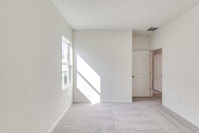 Photo - 208 Wedemeyer St