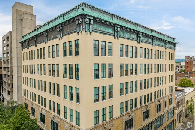 301 1st St SW - Parkway 301