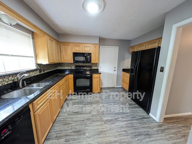 Photo - 8220 S College Ave