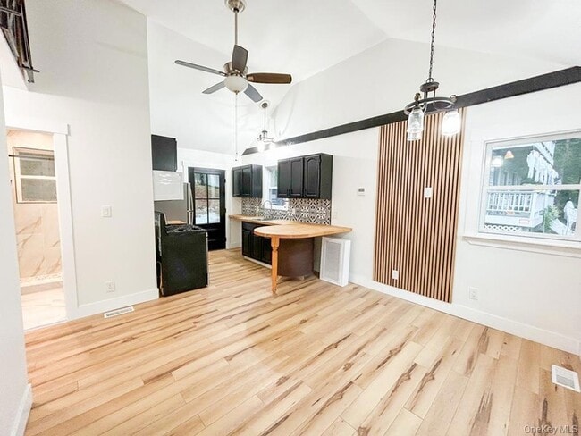 Photo - 765 Meadow Rd