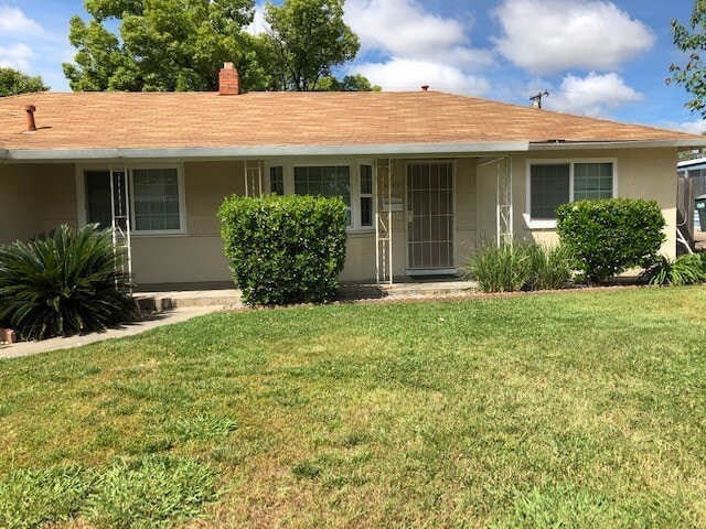 Building Photo - House: 4 Bedroom / 2 Bathroom - North Highlands (COMING SOON!!)