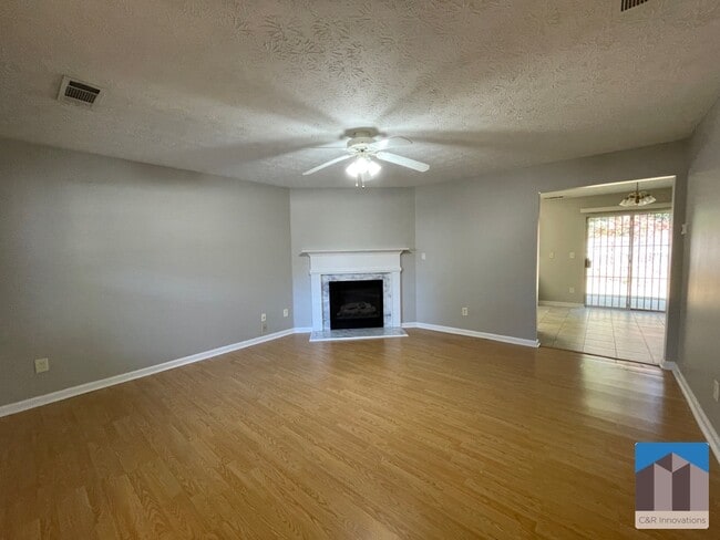 Photo - 2345 Delfern Dr
