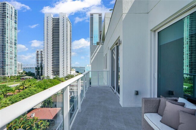 Photo - 321 NE 26th St