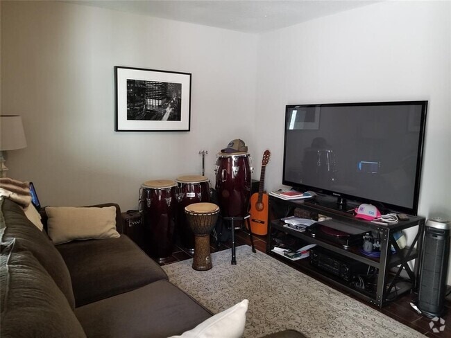 Building Photo - 1501 Asbury St Unit A Rental