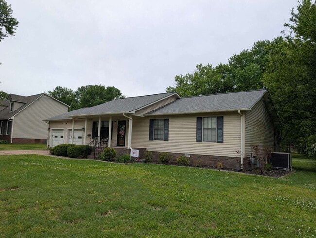Photo - "Charming 3-Bedroom Retreat with 2 Full Baths in Tranquil Martin, TN"