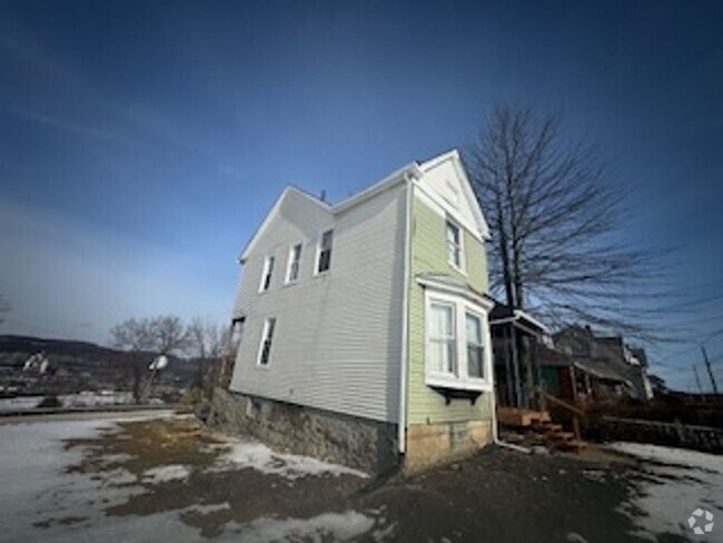 Building Photo - Charming 3BR House in Clairton