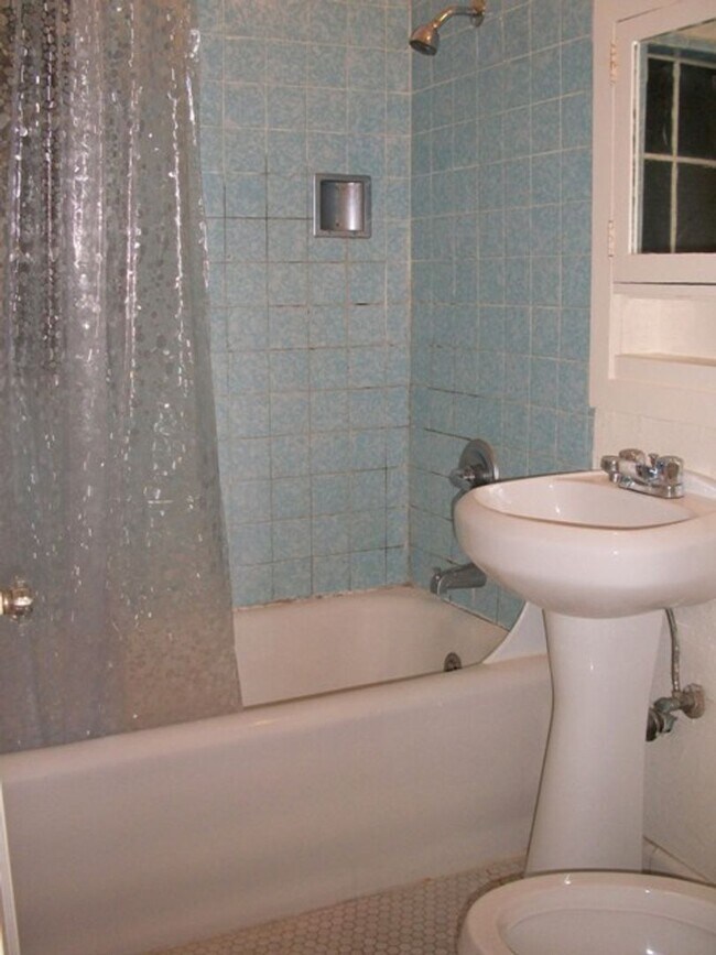 Photo - A Bright Sunny 1 bedroom, with Hardwood Floors Unit 55