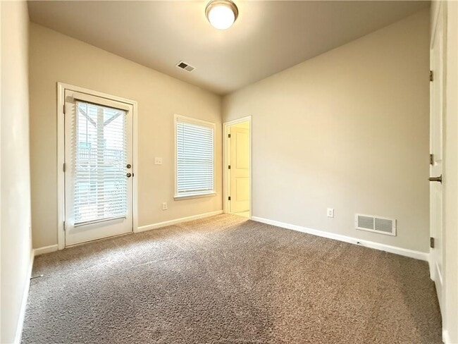 Photo - 3756 Davis Cir NW