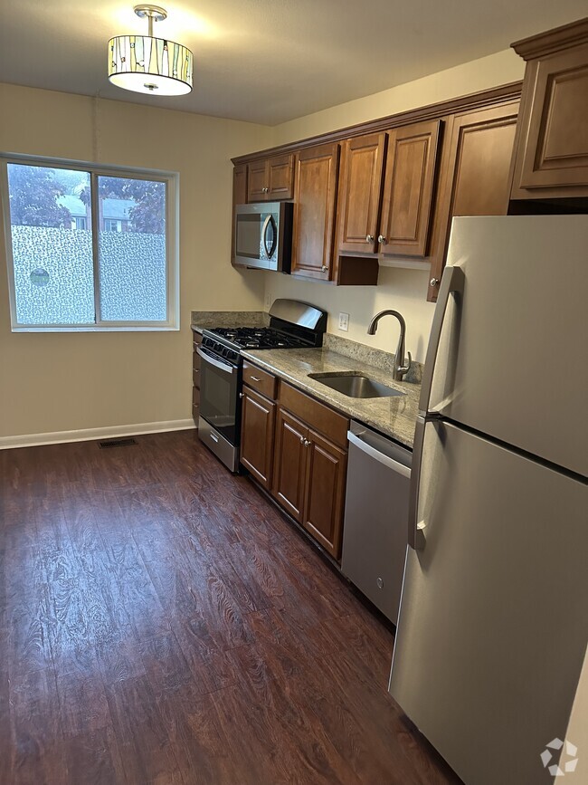 Building Photo - 10 Bayberry Dr Unit Sharon Rental