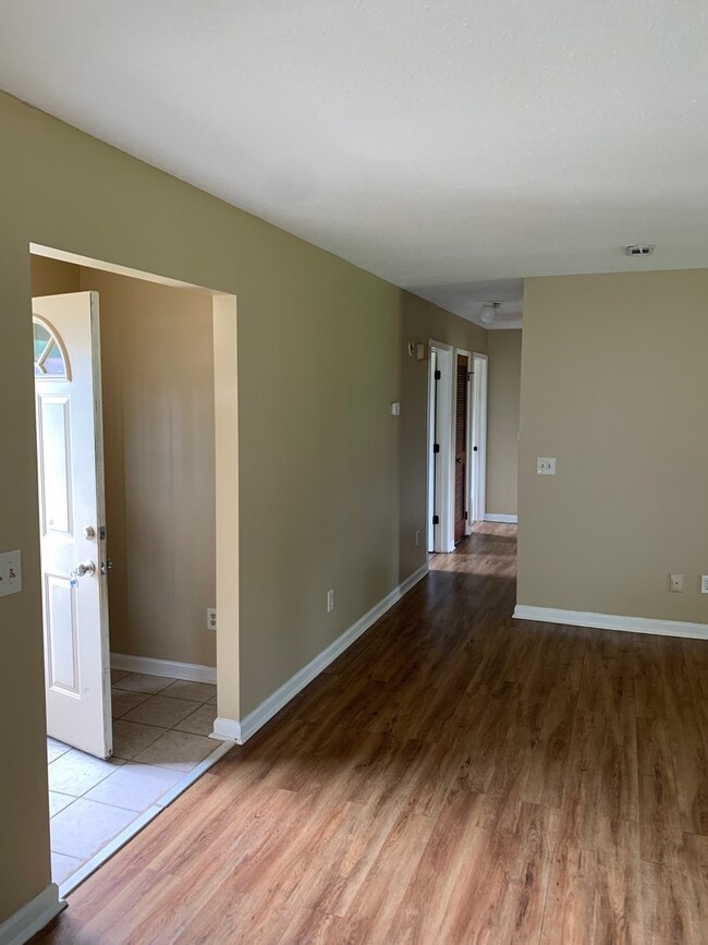 Photo - 2705 Nottingham Way