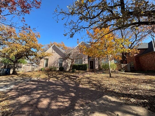 Photo - Beautiful 4BR 3.5BA Home w/ 3 Car Garage • Patio & Yard • 3 living areas in Grapevine