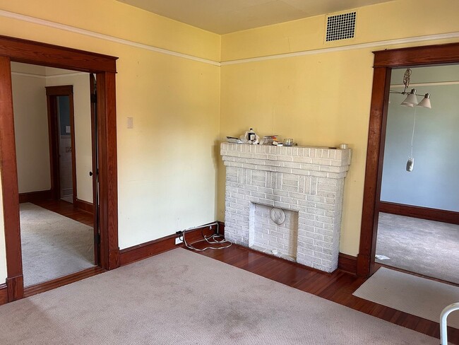 Photo - 1407 Hawthorne Dr