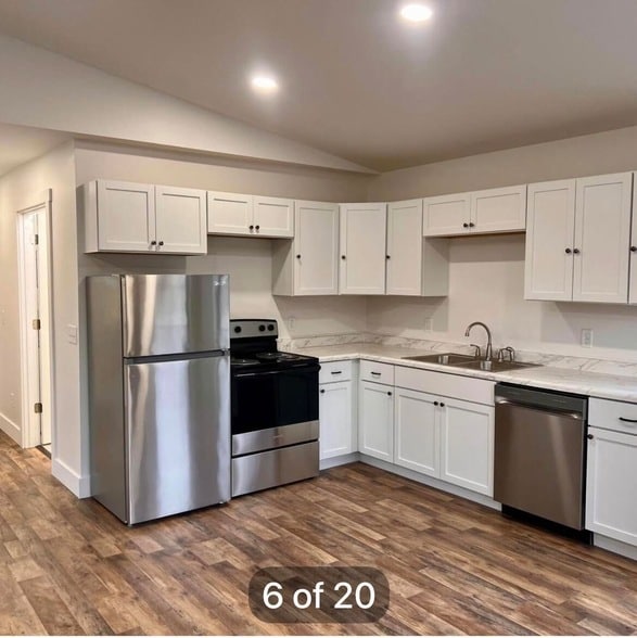 Photo - 7127 Grand River Ave