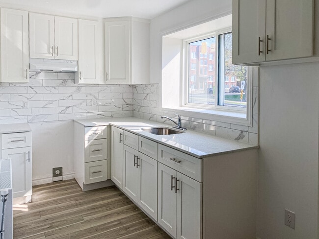 Building Photo - 630 Cummings Ave Unit 209