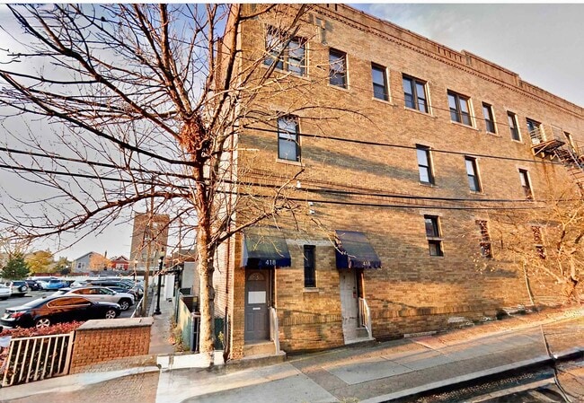 Building Photo - 418 Broadway Unit 3N