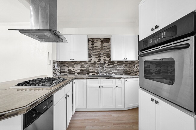 Building Photo - 751 NE 122nd St Unit 1