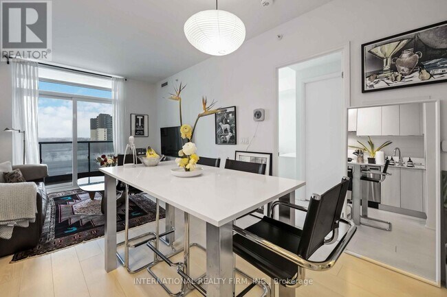 Photo - 10 Gibbs Rd Unité 802