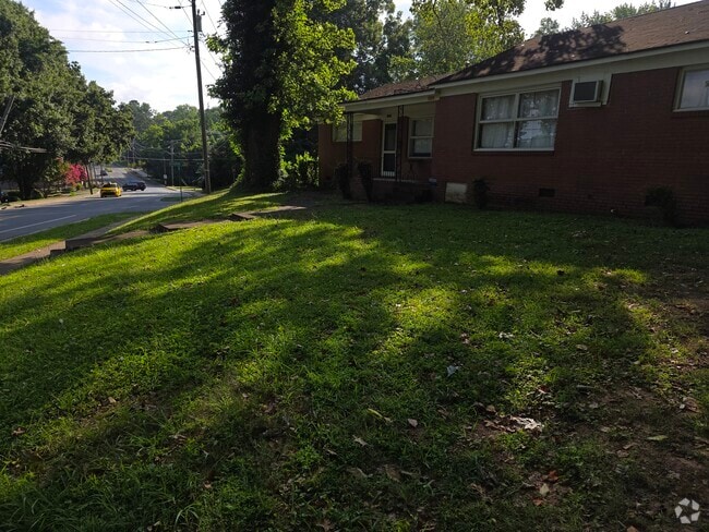Building Photo - 1322 Briar Creek Rd Rental