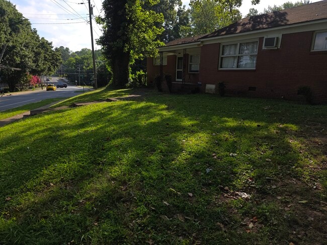 Building Photo - 1322 Briar Creek Rd Rental