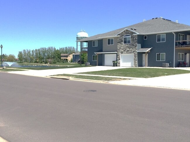 Photo - 3 BD, 2 BA IN TEA! LOCATION! LOCATION! LOCATION! AMENITY FILLED, PET FRIENDLY TOWN HOME! Unit 400 N Main Street #6