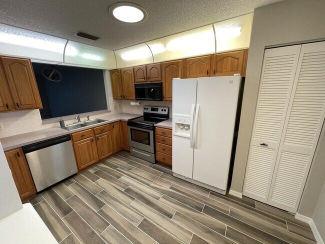 Photo - 2401 SE 17th St