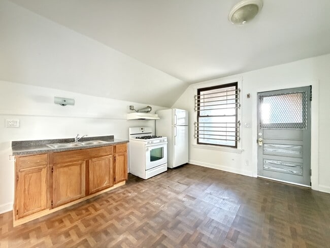 Photo - 1609 N McVicker Ave Unit 2HC