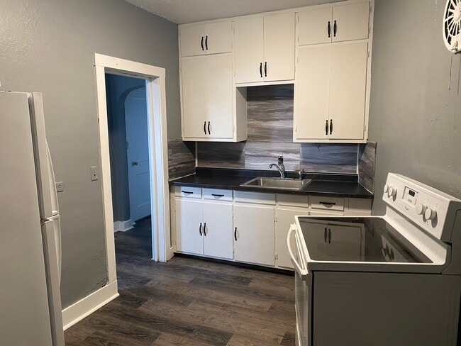 Photo - 103 W Main St