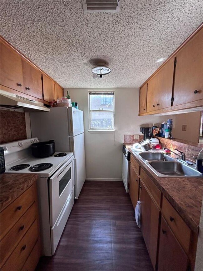 Photo - West Campus 1 Bed 1 Bath