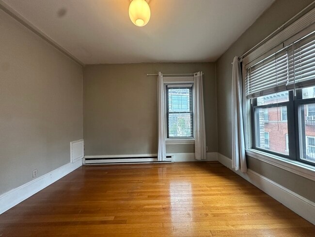 Building Photo - 857 Beacon St Unit 32 Rental