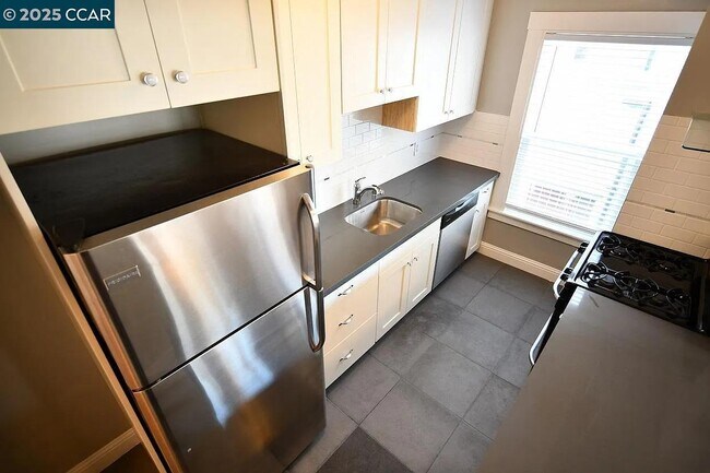 Photo - 3040 Telegraph Ave Unidad 6