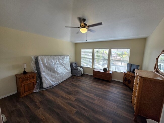 Photo - 2432 Papyrus Ct Unidad Room 1