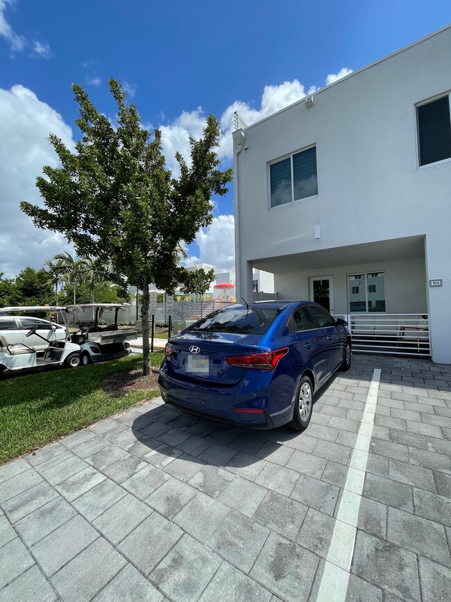 Photo - 6450 NW 102nd Ct Unidad APT 104