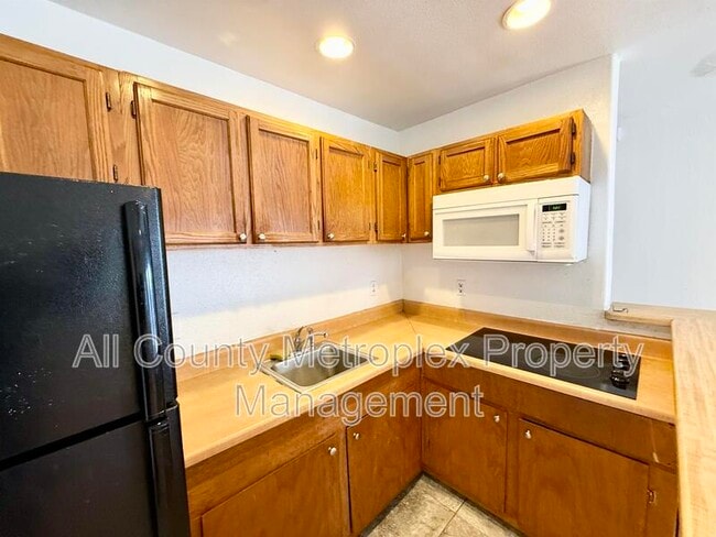 Photo - 9839 Walnut St