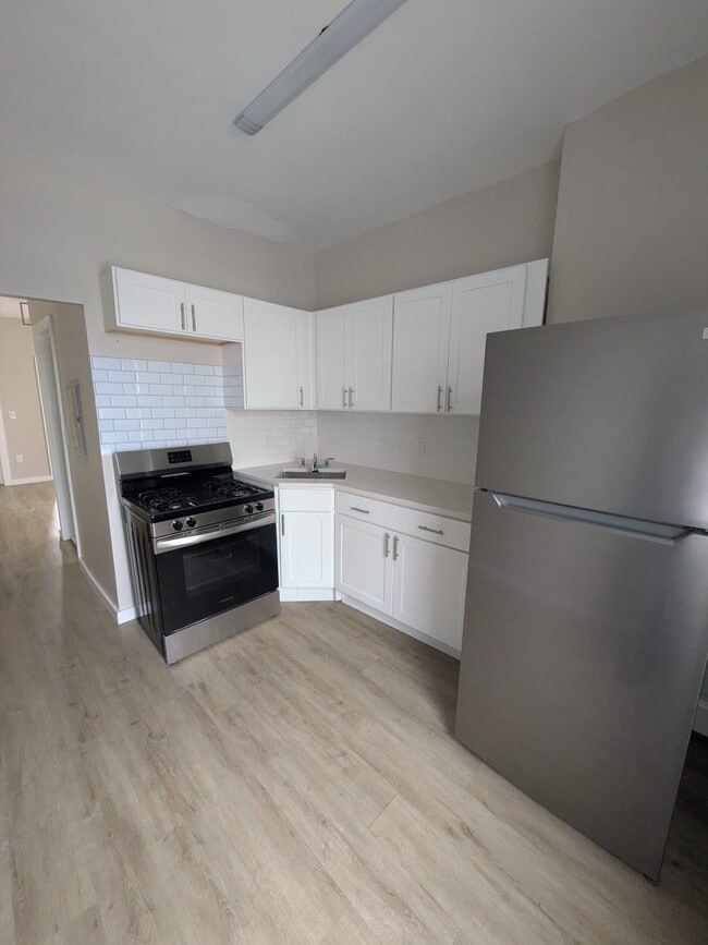 Building Photo - 10 Sheffield St Unit 2L