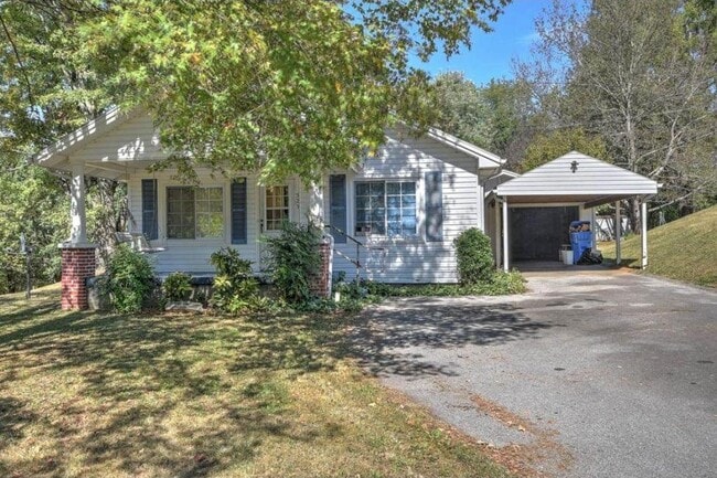 Building Photo - 525 Meadowbrook Ave