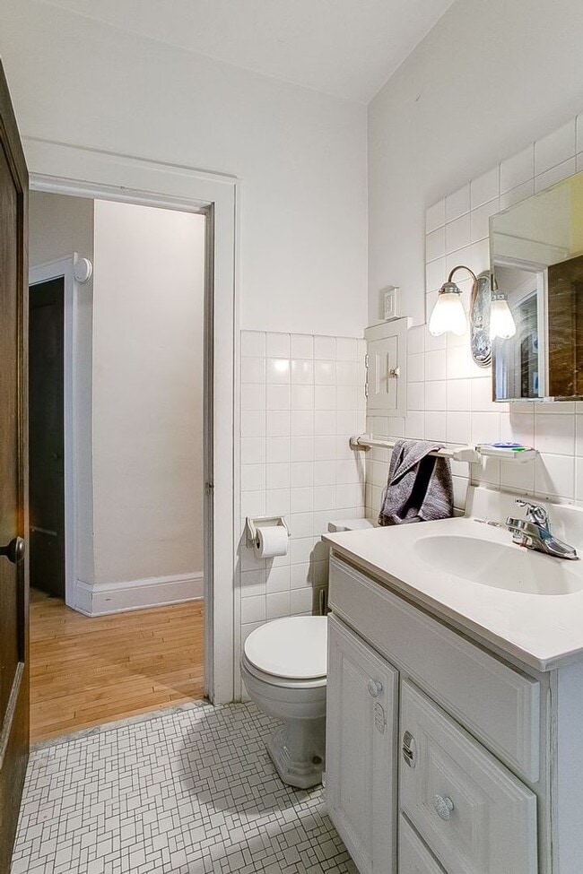 Photo - 2011 Portland Ave Unit upper