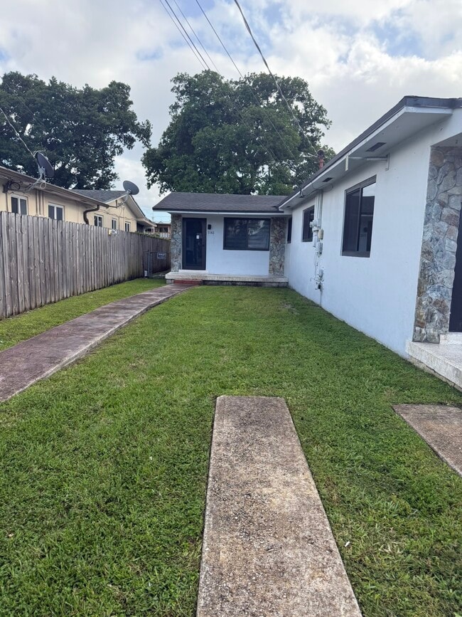 Building Photo - 7142 SW 22nd St