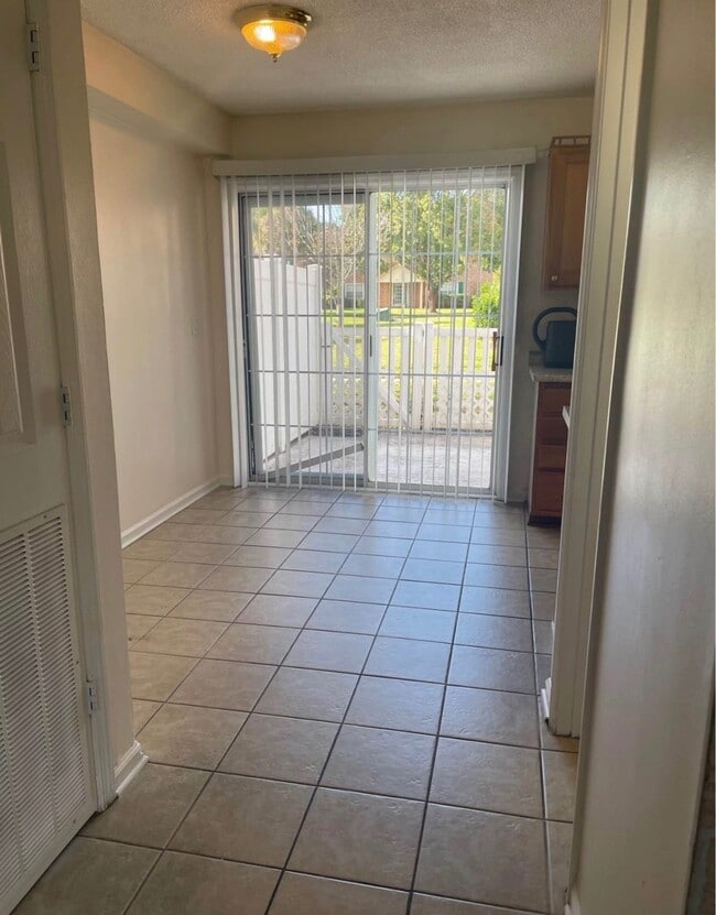 Photo - 107 Hickory Ln