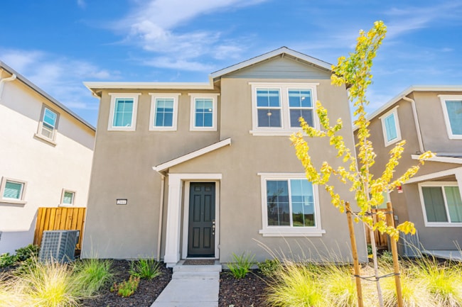 Building Photo - 2044 Cottonwood St Rental