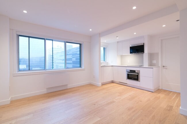 Building Photo - 3455 Rue Aylmer Unit 905