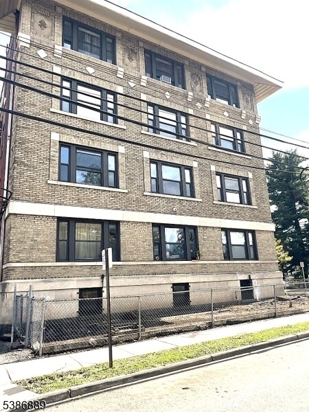 Photo - 347 Park Ave