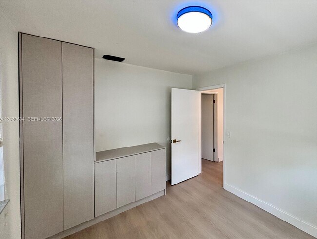Photo - 910 SW 9th St