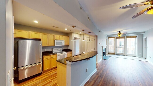 Photo - 718 W Trade St Unit 809