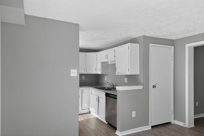 Photo - Available Now!  3 Bedroom Townhouse King George